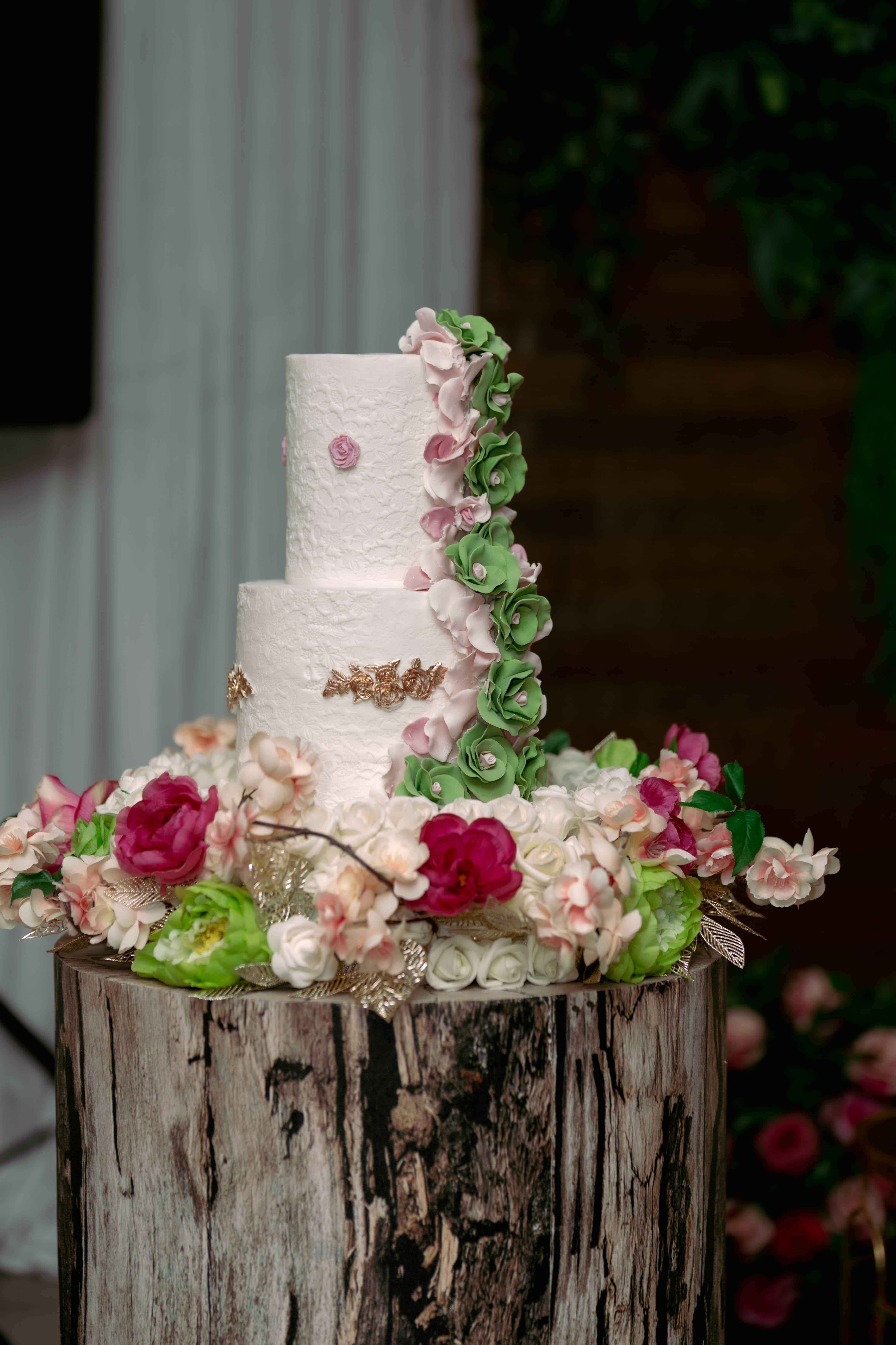 Traditional wedding cake